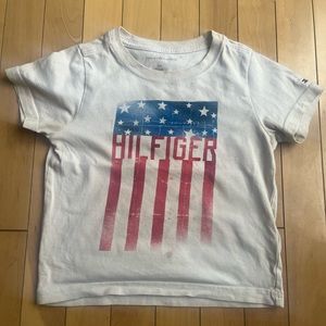 Tommy Hilfiger tee  2T
